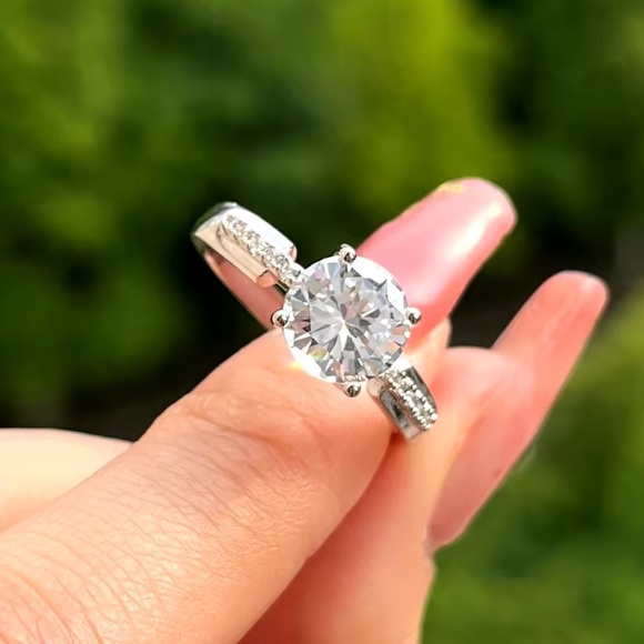 NWT Silver Round Stone Dainty Wedding Ring - Picture 3 of 5